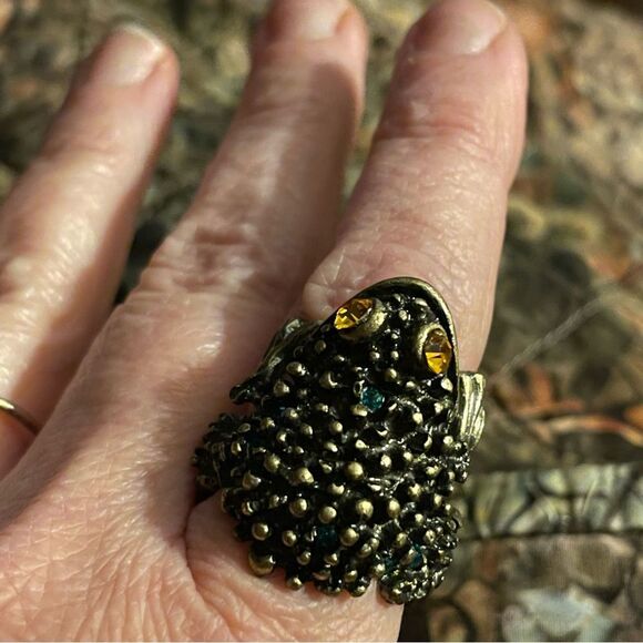 Frog Toad Ring brass with Gem Accents - Picture 6 of 6
